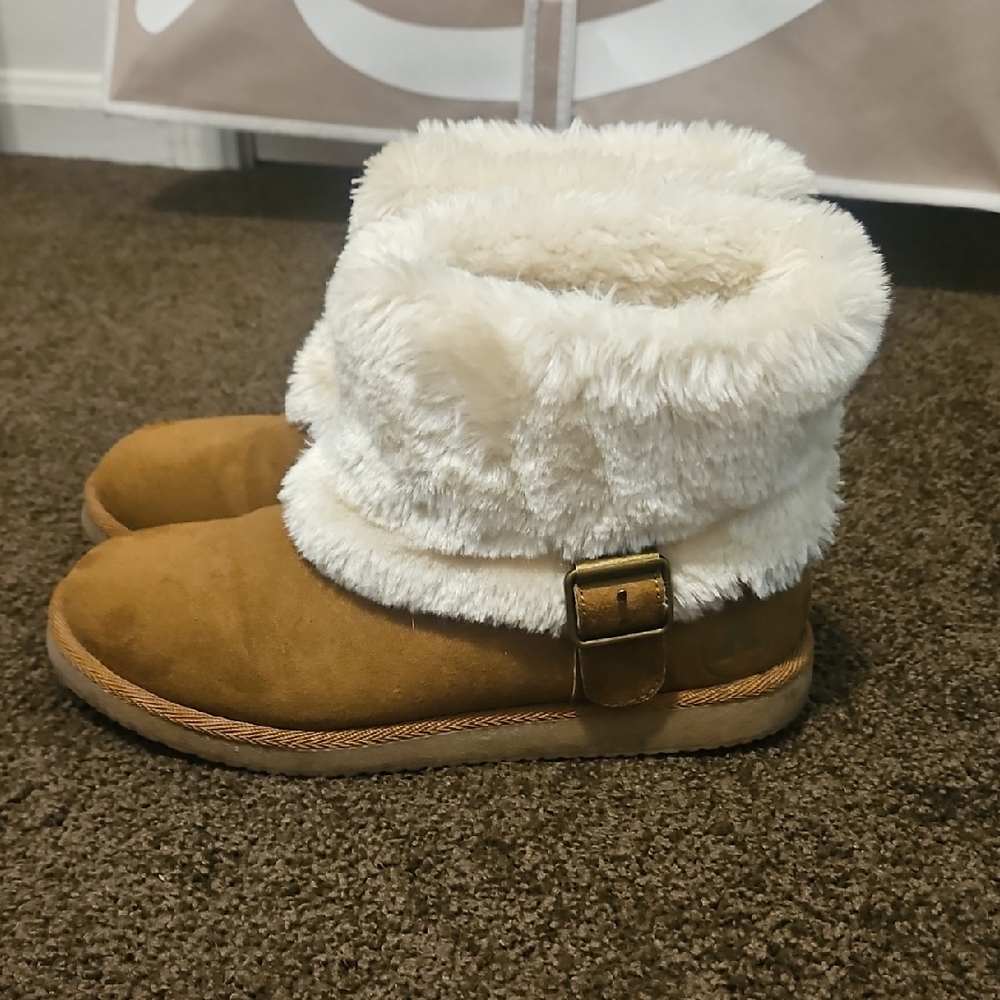 Airwalk Tan Fur-Lined Boots